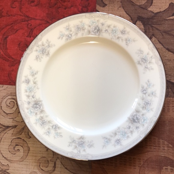 COPY - 🌟Vintage Noritake Fine Bone China🌟5 piece place setting. - Picture 8 of 16